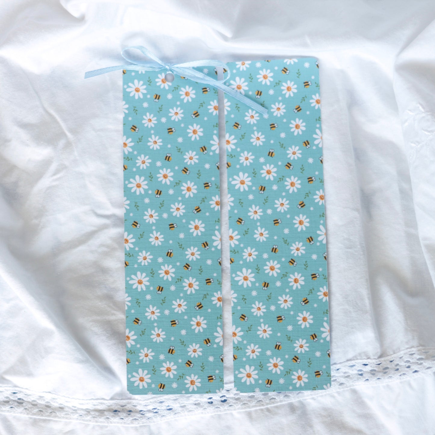 Cute Daisies & Bees Bookmark