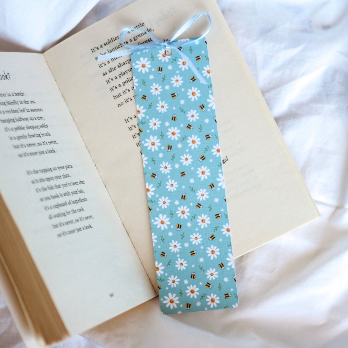 Cute Daisies & Bees Bookmark