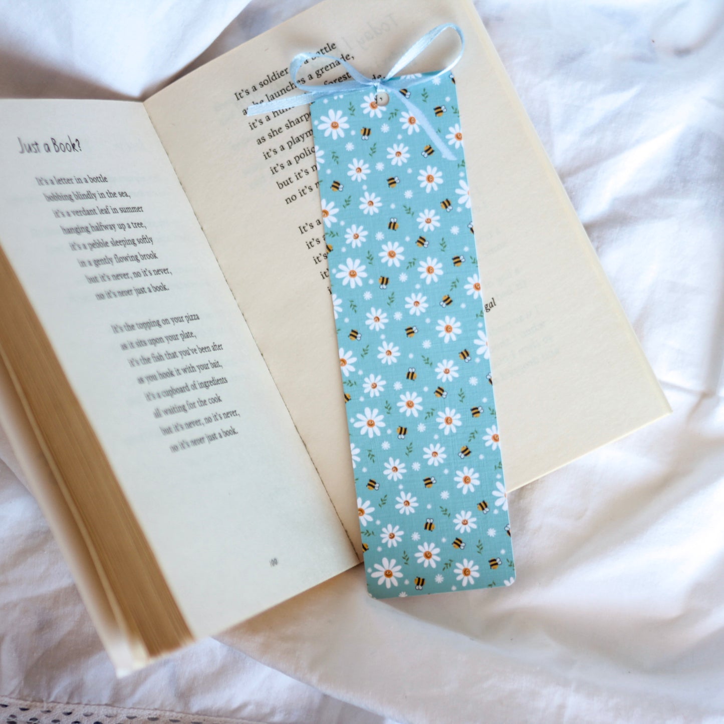 Cute Daisies & Bees Bookmark